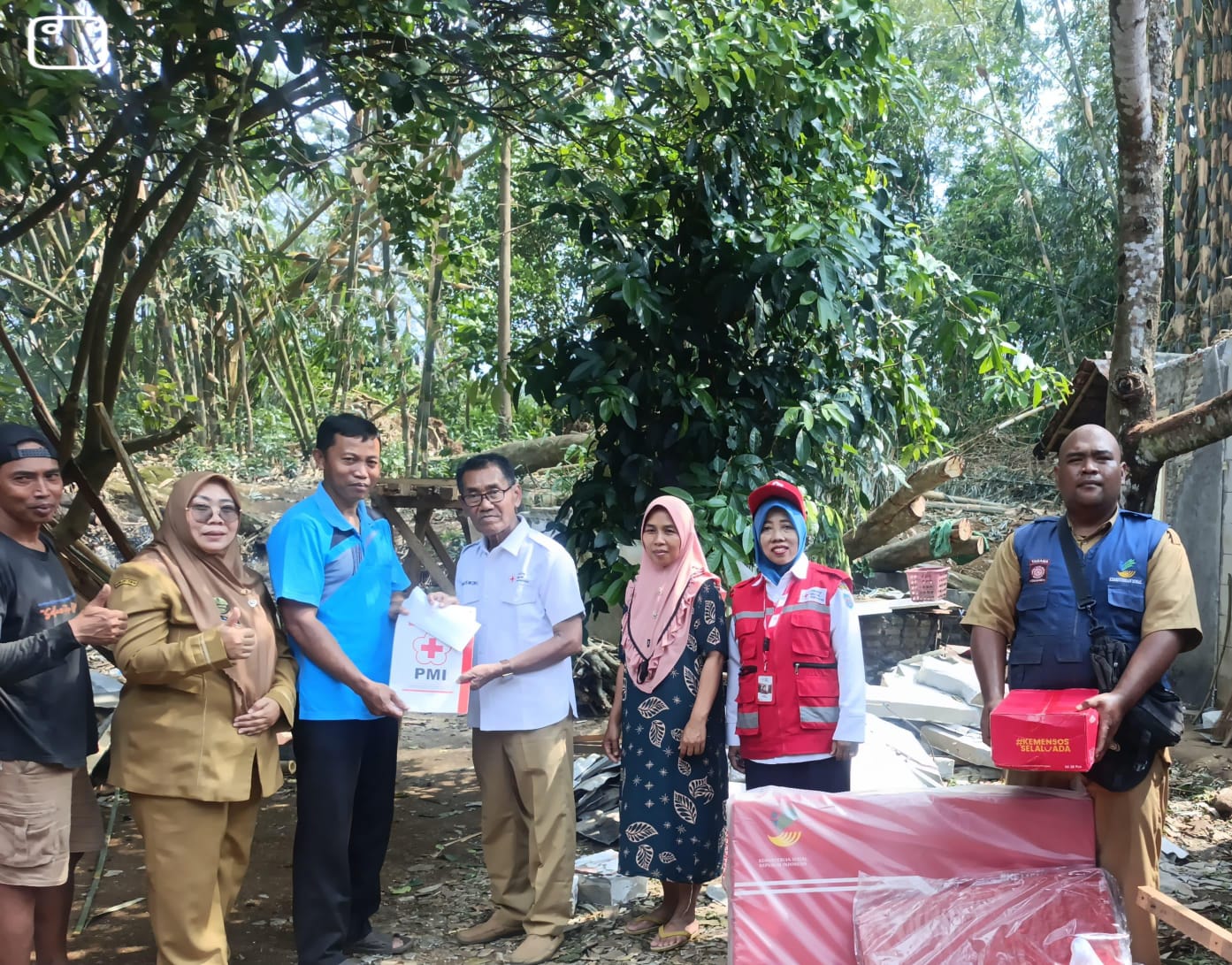 Dinsos Kabupaten Tegal Salurkan Bantuan Korban Angin Puting Beliung  ‎