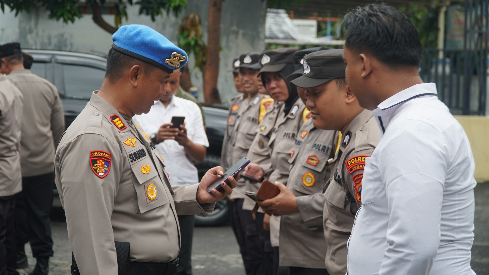 Periksa Kerapian Sikap Tampang Personel Polres Tegal 