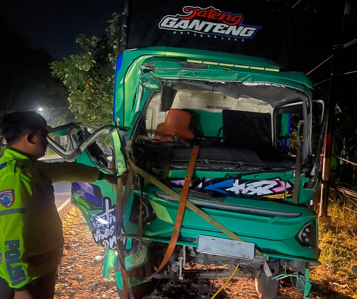 Kecelakaan Beruntun Tiga Truk di Gringsing Batang, Diduga Rem Blong