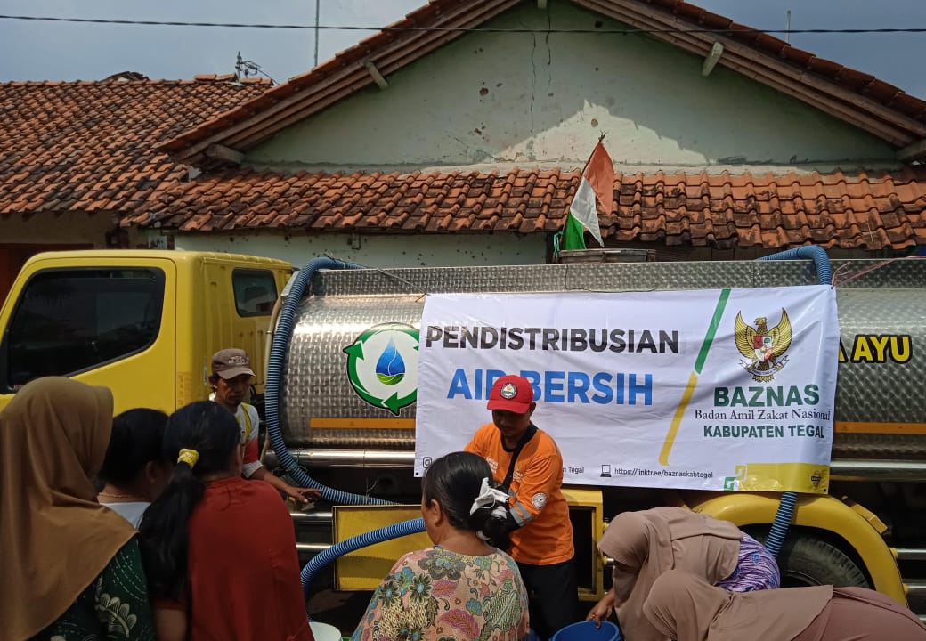 Atasi Dampak Kekeringan, Baznas Kabupaten Tegal Salurkan  40 Tangki  Air Bersih  ‎