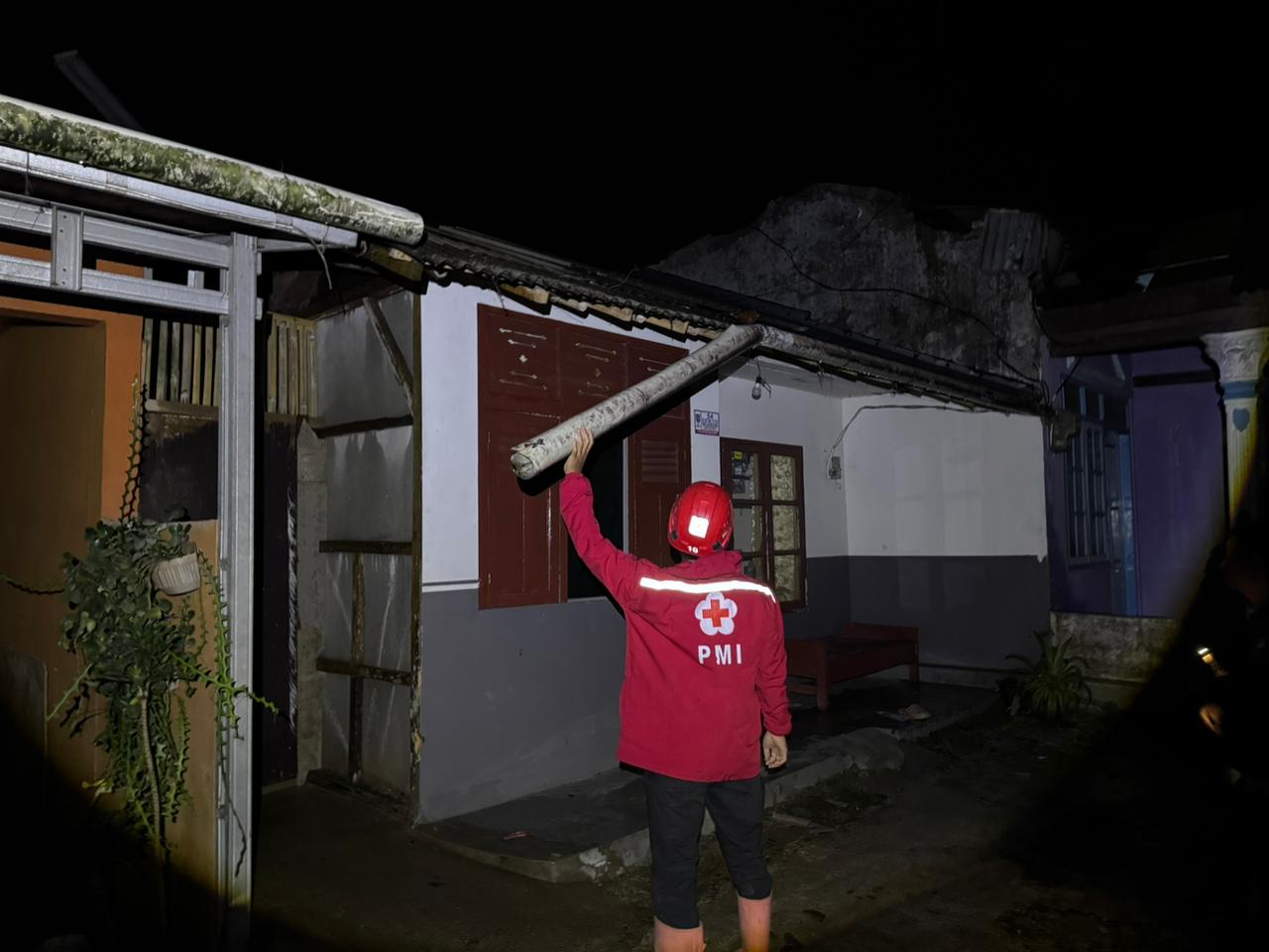 Angin Kencang Terjang Bumijawa Tegal, Empat Rumah Warga Rusak Berat