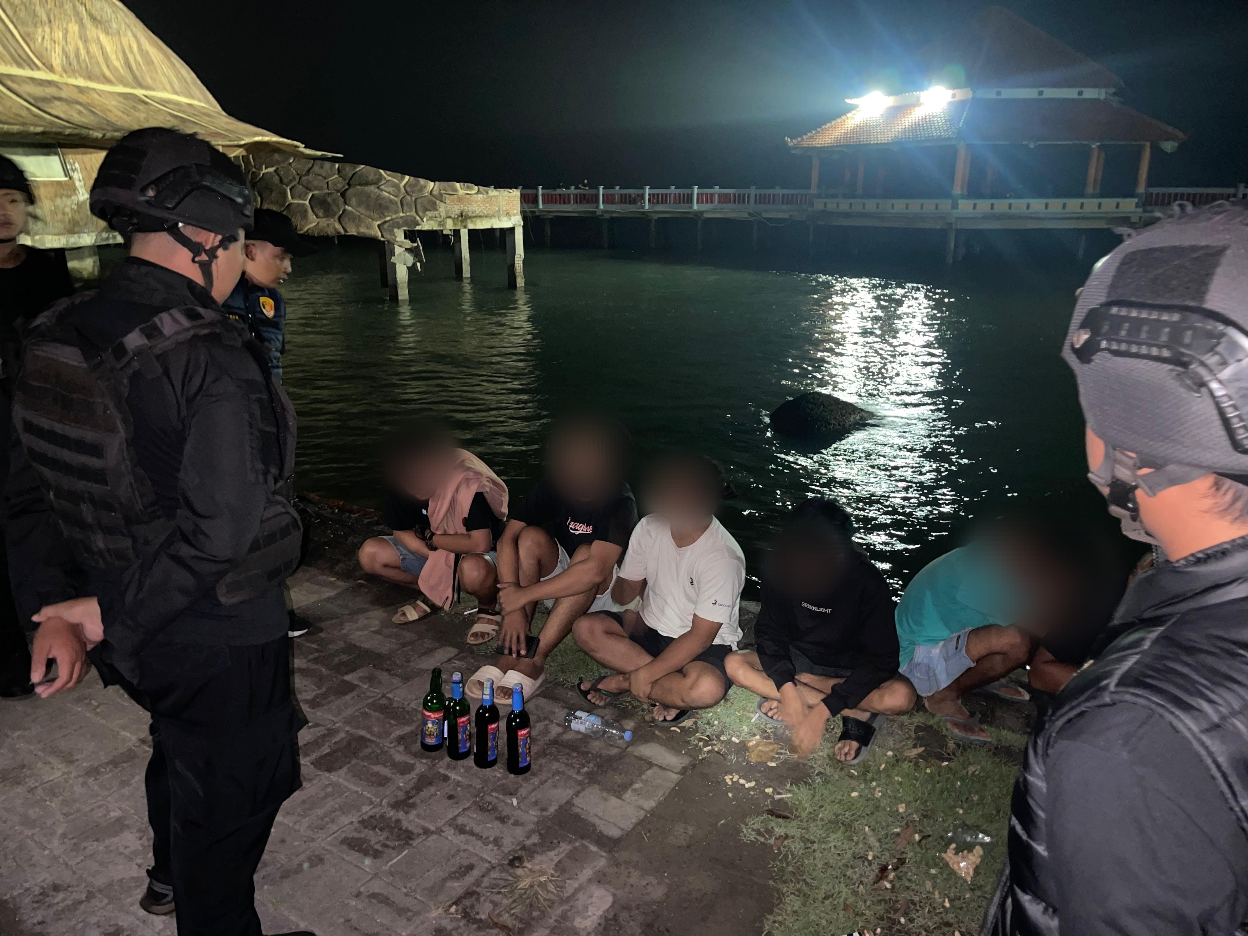 Pantai Kartini dan Bandengan Lokasi Favorit Pesta Miras, Segerombolan Pemuda Mabuk Dikosek Polisi