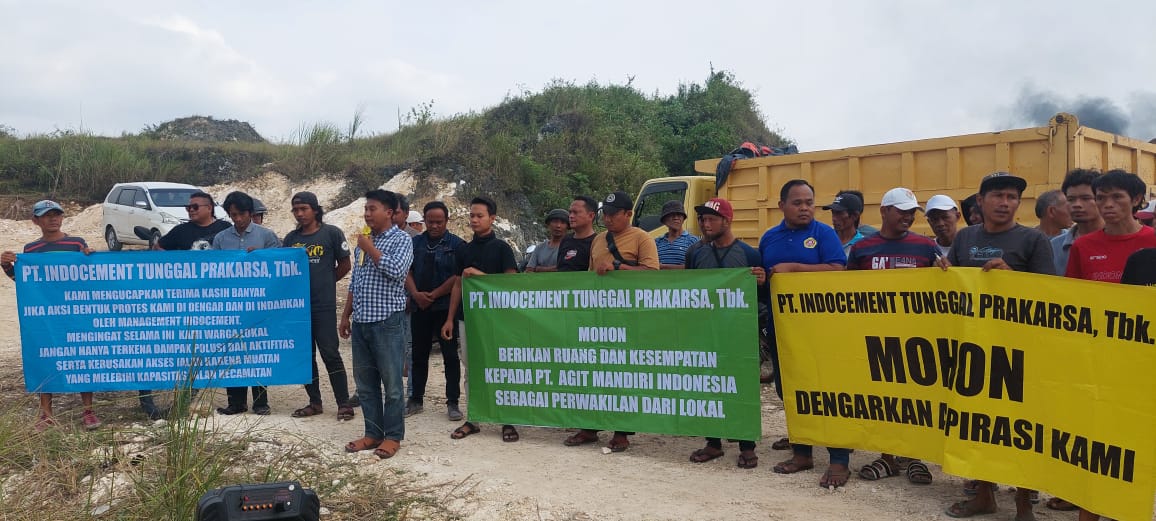 Warga Demo di Gunung Kapur Margasari Kabupaten Tegal, Tuntut Pemberdayaan Lokal dari PT Indocement