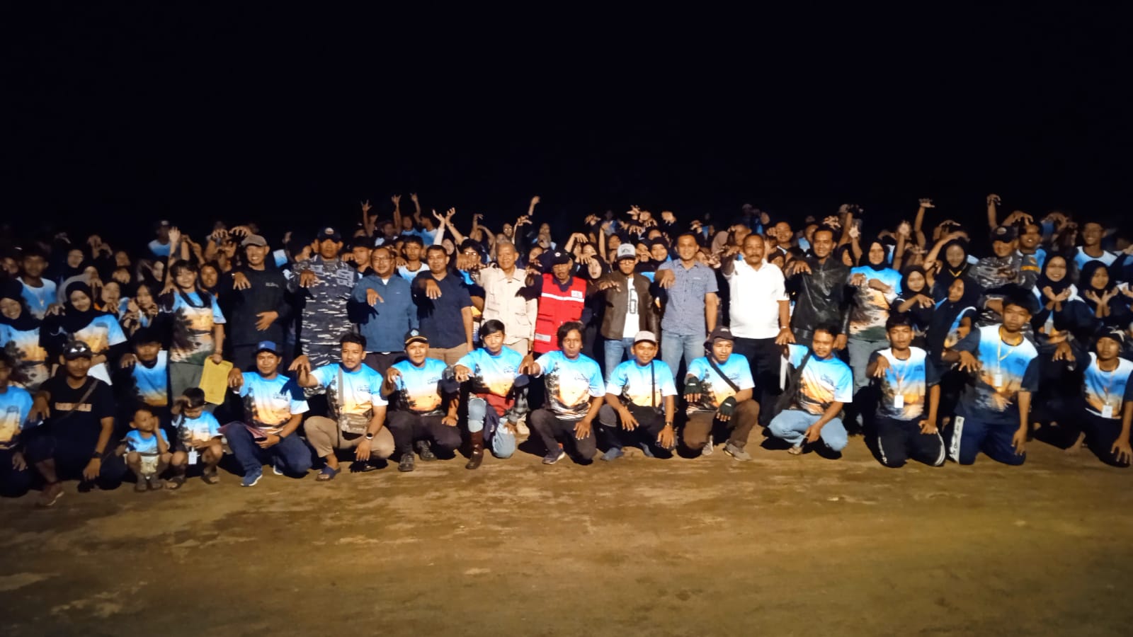 Anak Muda Bergerak! 93 Tim Susuri Pesisir Batang hingga 5,5 Kilometer
