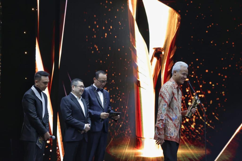 Bikin Bangga, Ganjar Pranowo Raih Penghargaan News Maker Terbaik Tingkat Nasional