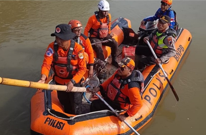 Dua Pelajar SMA yang Tenggelam di Sungai KB15 Grobogan Ditemukan Meninggal Dunia