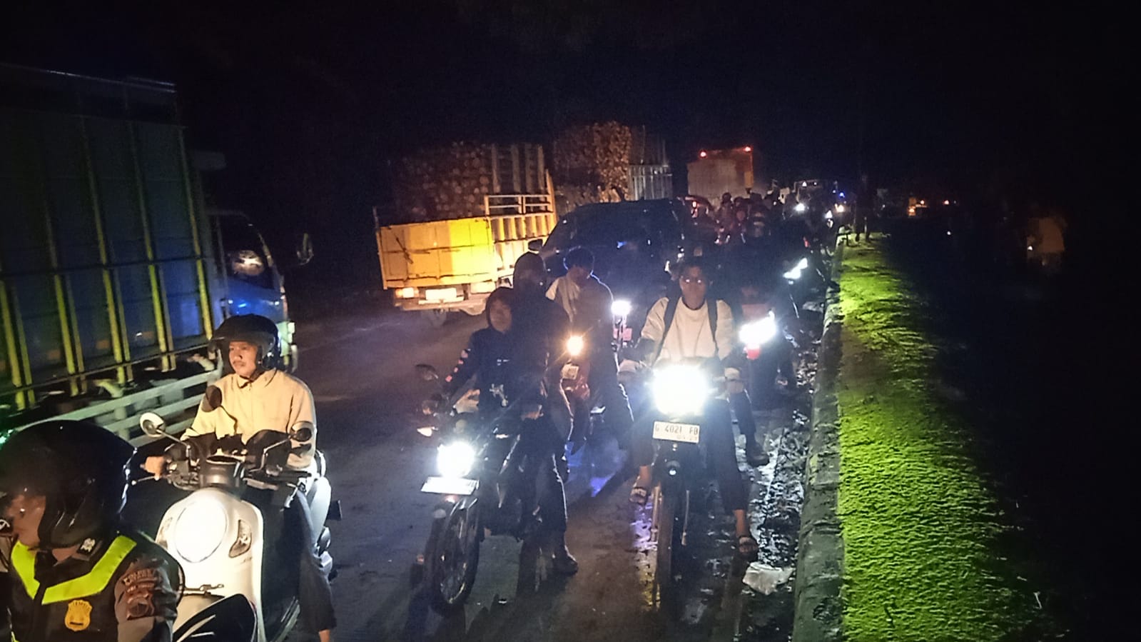 Jalur Pantura Batang Lumpuh 5 Jam, Antrean Kendaraan Mengular 7 Kilometer
