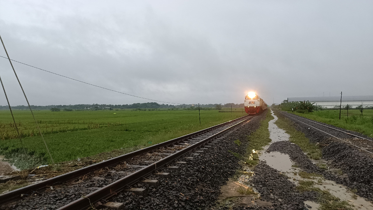 Jalur KA Tegowanu–Brumbung Sempat Terendam, KAI Pastikan Daop 4 Semarang Kini Normal