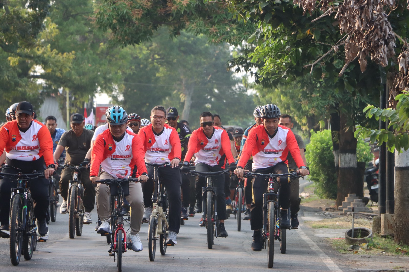 Ribuan Peserta Meriahkan Olahraga Bersama dalam Semarak Bhayangkara ke-79