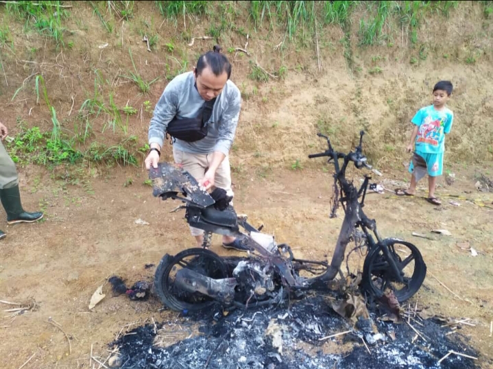 Diteriak Maling, Warga Cilacap Dimassa, Sepeda Motornya Dibakar
