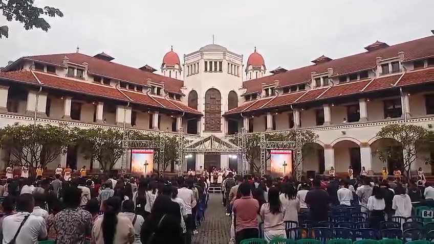 Ribuan Umat Kristiani Rayakan Misa Kenaikan Yesus Kristus di Lawang Sewu Semarang