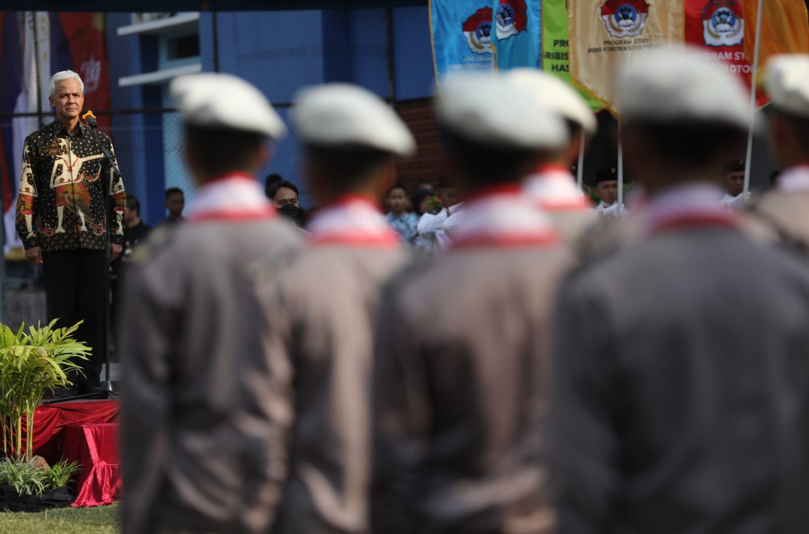 Tahun Terakhir Menjabat, Ganjar Terharu Lepas 258 Wisudawan SMKN Jateng 