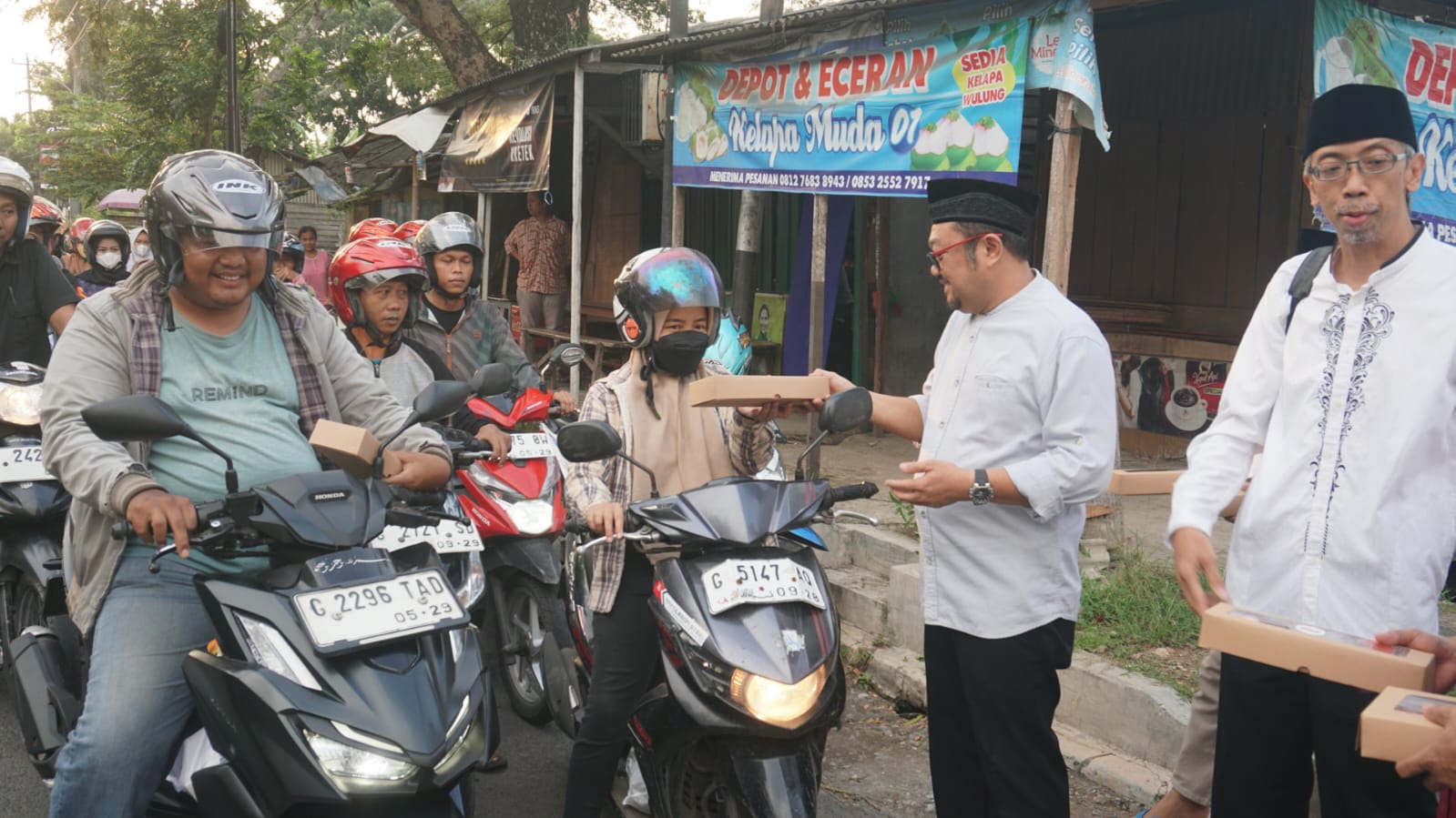 Ramadan 2025, Kantor Imigrasi Pemalang Santuni Anak Yatim dan Bagi Takjil di Depan Kantor