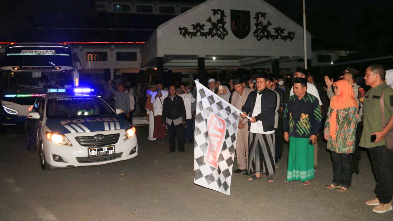 592 Calhaj Asal Pemalang Berangkat Ke Tanah Suci 