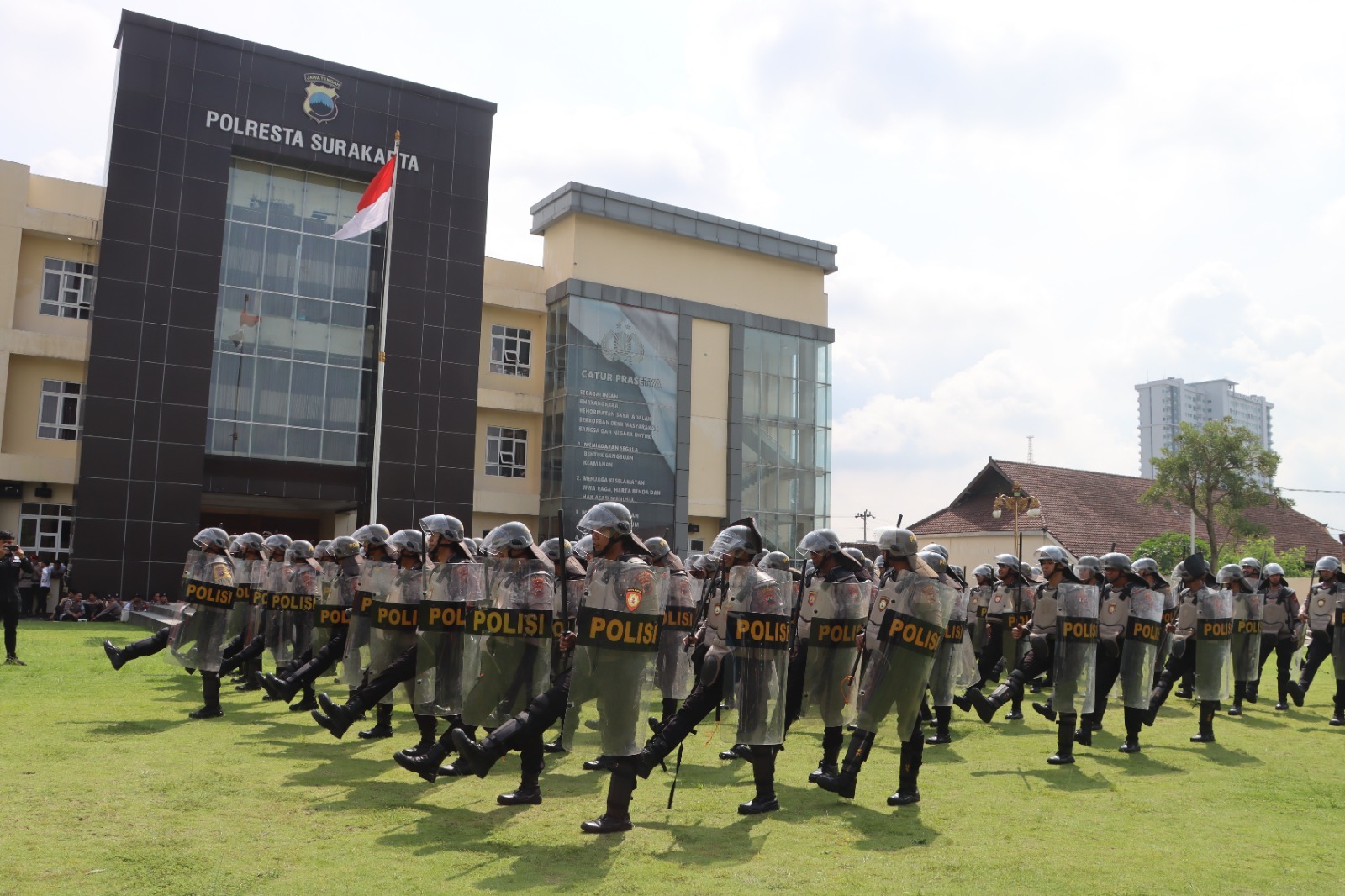 Polresta Solo Bentuk Peleton Dalmas  untuk Jaga Demokrasi dan Ketertiban