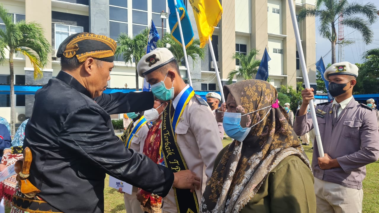 Ratusan Siswa SMKN Jateng Diwisuda, 80 Persen Langsung Diterima di Perusahaan