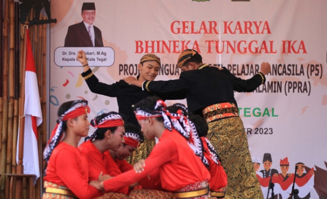 Keren! Siswa MAN Kota Tegal Pentaskan Sendratari Martoloyo Martopuro