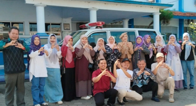 Alumni SMAN 1 Pemalang Hibahkan Mobil Ambulans