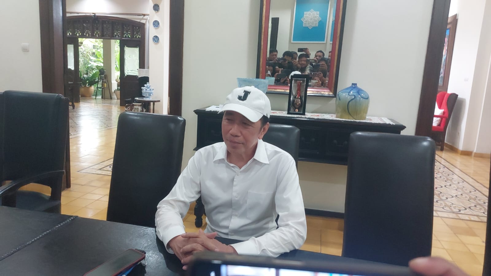 Jokowi Bantah Tudingan Berikan Rp50 Miliar untuk RJ Rismon Cs