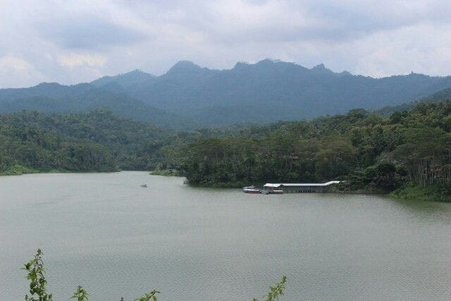 Jarang Orang Tahu: Waduk Sermo Yogyakarta Suguhkan Keindahan Air dan Kehijauannya