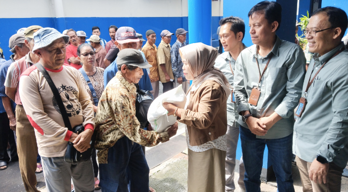 CSR Capai Rp151 Juta, Tukang Becak Hingga Kelompok Difabel Terima Santunan PDAM Kota Salatiga