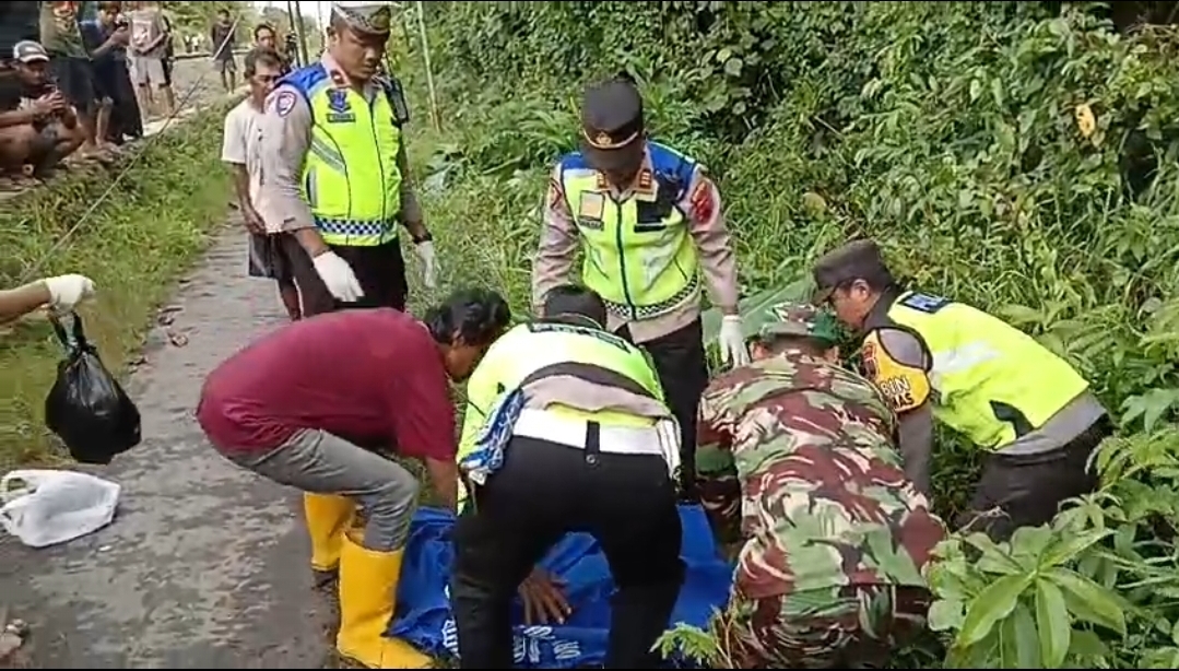 Ibu dan 2 Anaknya Tewas Disambar Kereta Api Harina di Pekalongan