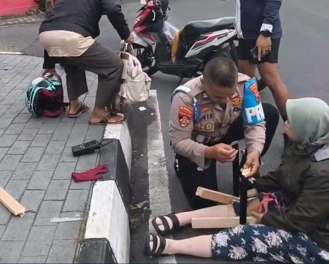 Respons Cepat Personel Propam Polresta Solo, Bantu Korban Kecelakaan di Laweyan