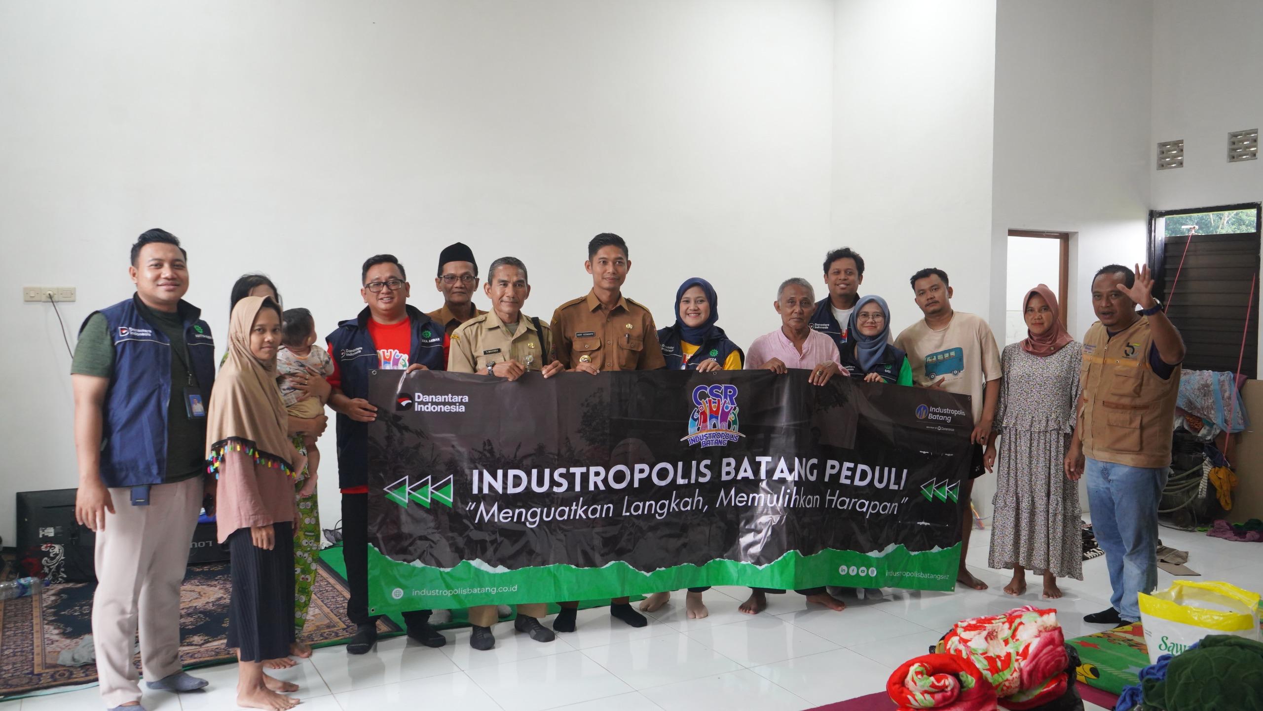 Cuaca Ekstrem Terjang Batang, KEK Industropolis Batang Salurkan Sembako dan Selimut