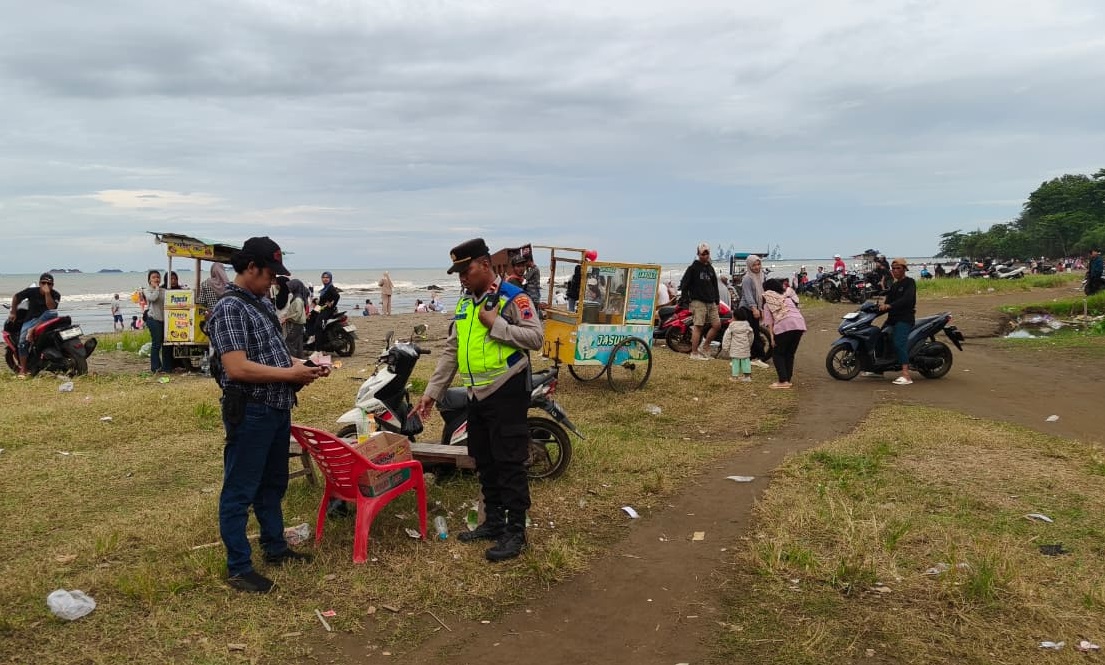 Pungli Pantai Muara Kalisono Viral, Polisi Batang Datang,Pelaku Diduga Kabur