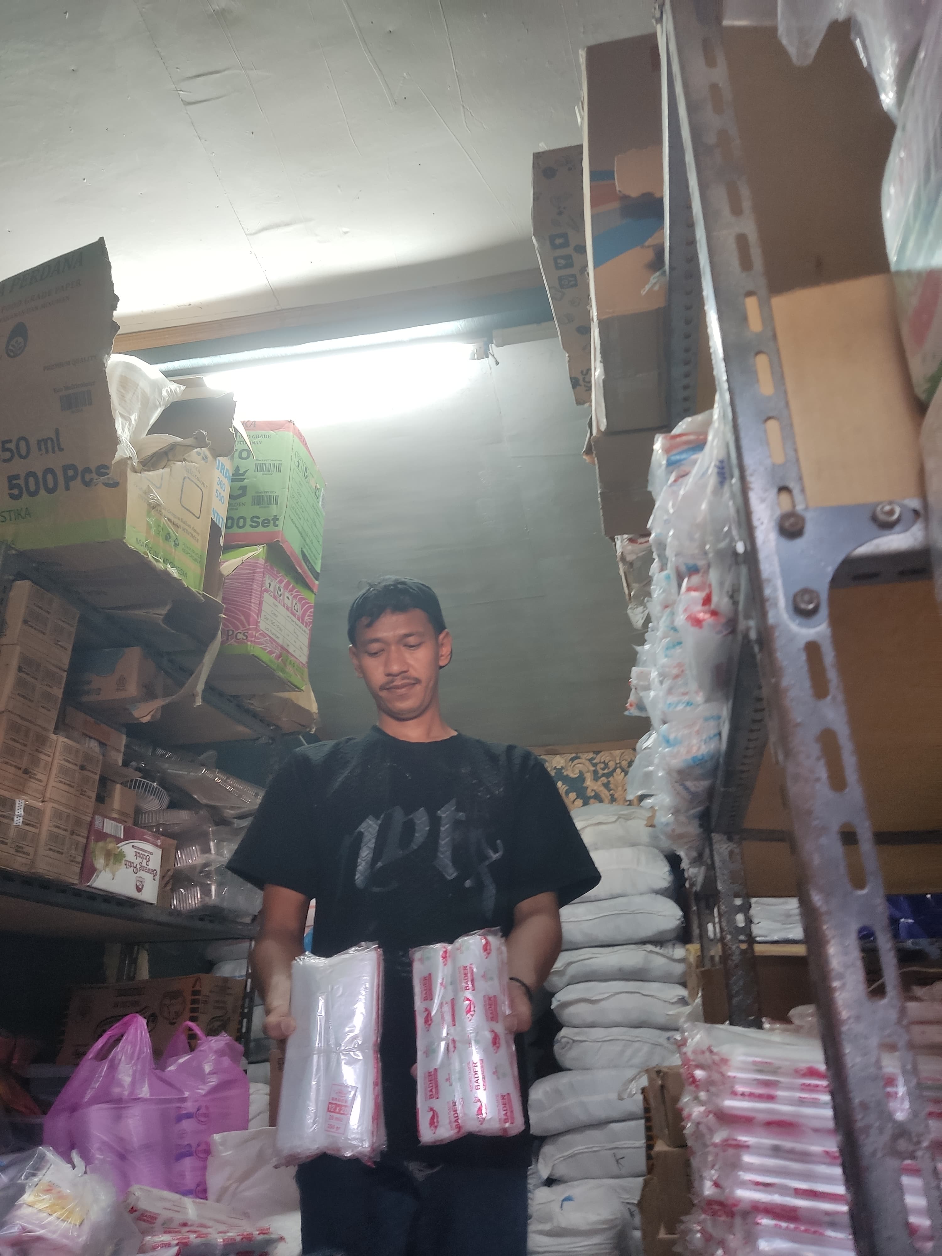 Harga Plastik Naik, Pelaku Usaha di Pemalang Menjerit 