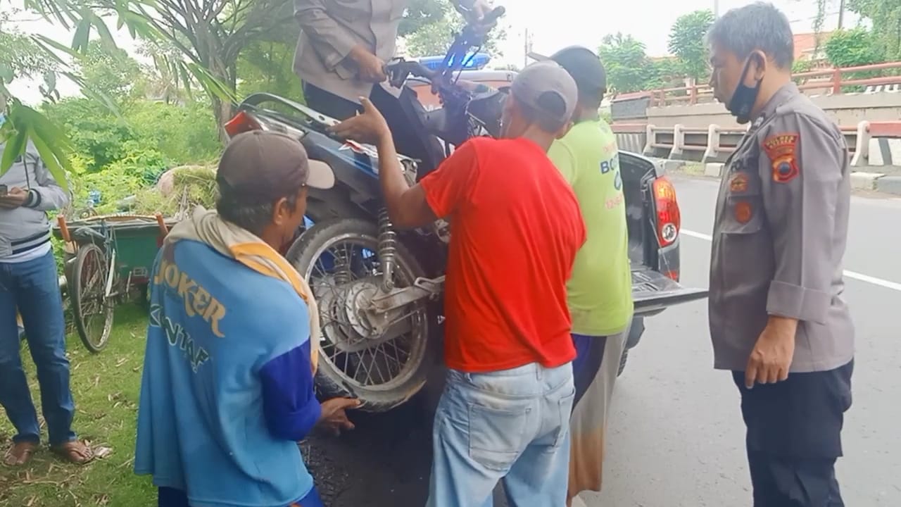 Kereta Api Hantam Sepeda Motor di Brebes, Masuk Kolong Hingga Terseret, Begini Kondisi Korbannya 