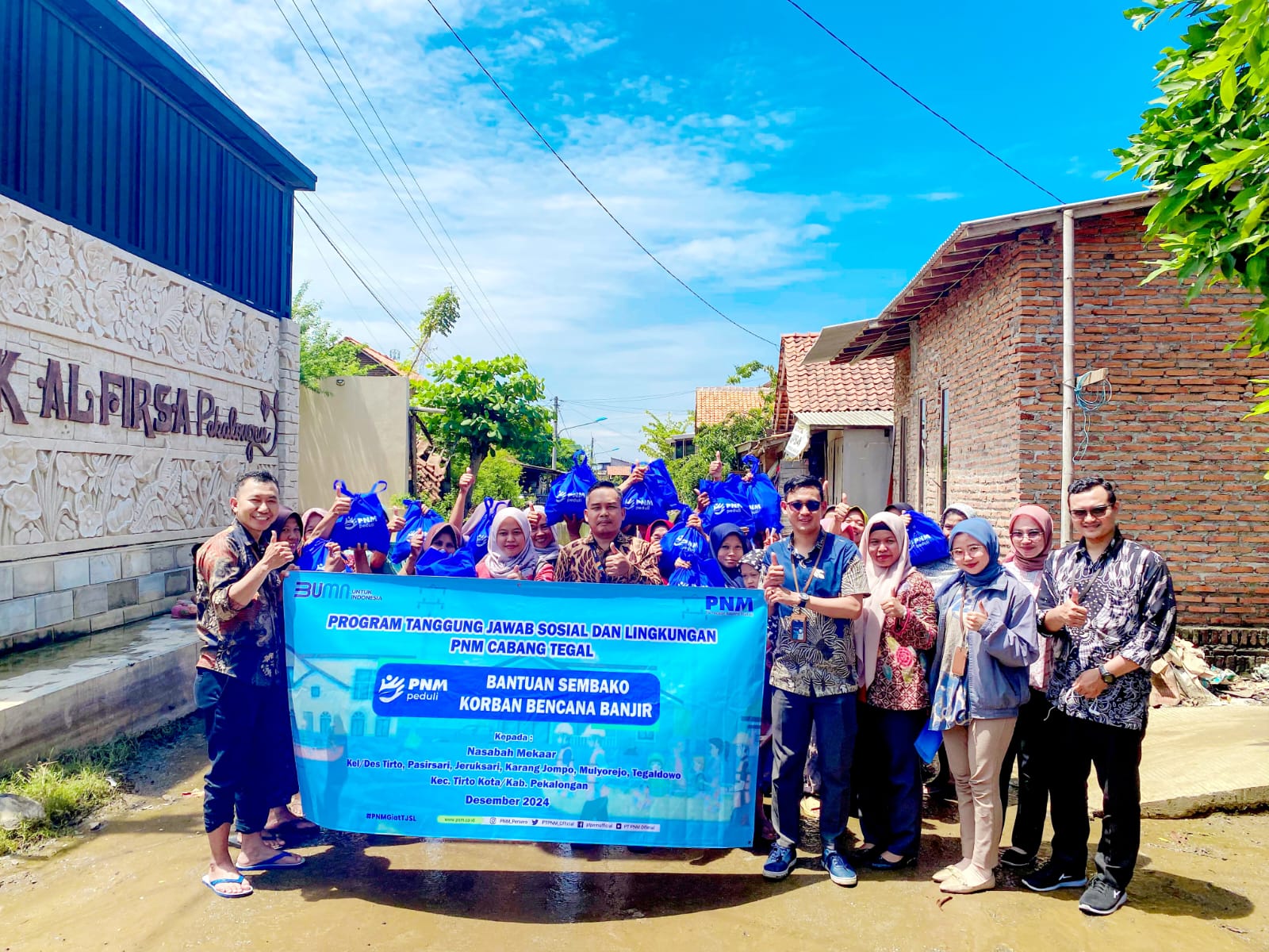 PNM Peduli Salurkan Bantuan kepada Korban Banjir Pekalongan