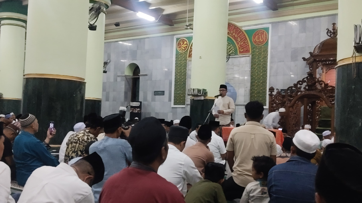 Lautan Jemaah Penuhi Masjid Agung Kauman Semarang di Malam Perdana Ramadan 2026