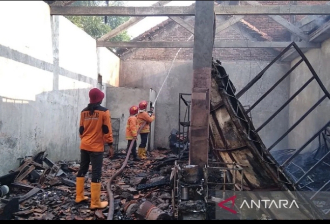  Pabrik Tas di Kudus Terbakar, Kerugian Ditaksir Ratusan Juta