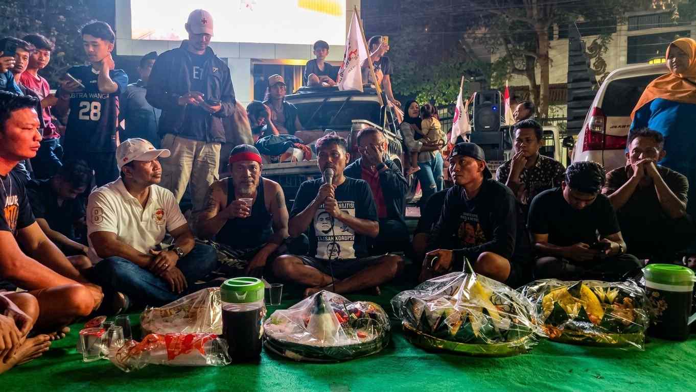 Bupati Nonaktif Pati Sudewo Divonis 8,5 Tahun Penjara, Massa AMPB Gelar Pesta Kembang Api di Alun-Alun