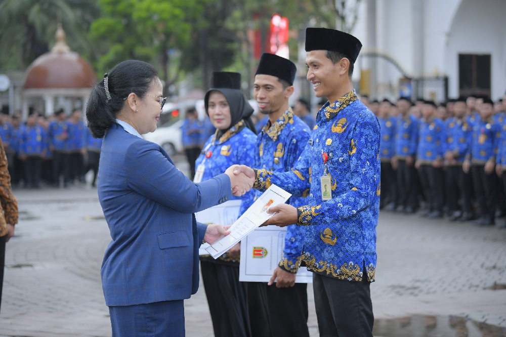Wali Kota Semarang Lantik 2.324 PPPK dan 4 Pejabat Fungsional di Tengah Guyuran Hujan