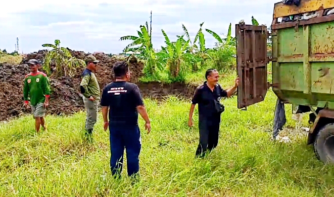 Pemuda Laskar Putu Djongsari dan Karang Taruna Sugihwaras Bersihkan Sampah di Kabupaten Pemalang 