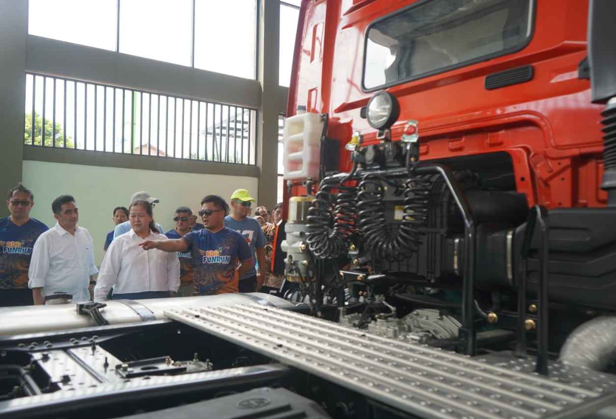 Keren! SMKN 1 Adiwerna  Tegal Miliki Gedung Service Center Kendaraan Alat Berat
