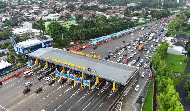 Arus Kendaraan Libur Natal 2025, Sebanyak 275.827 Kendaraan Melintas GT Banyumanik Menuju Solo/ Surabaya