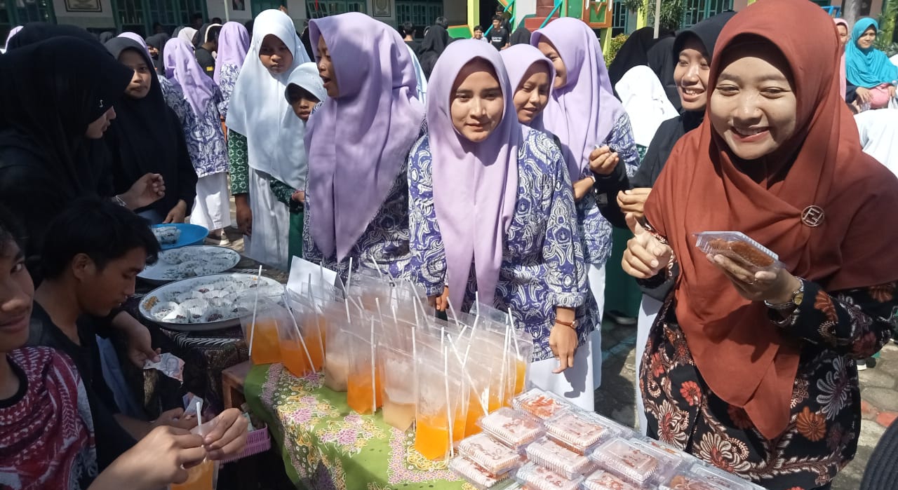 Tanamkan Jiwa Usaha Mandiri kepada Santri di Pondok Pesantren 