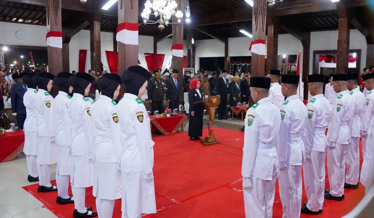Dikukuhkan Bupati Lilis Nuryani, 34 Paskibraka Kebumen Siap Bertugas
