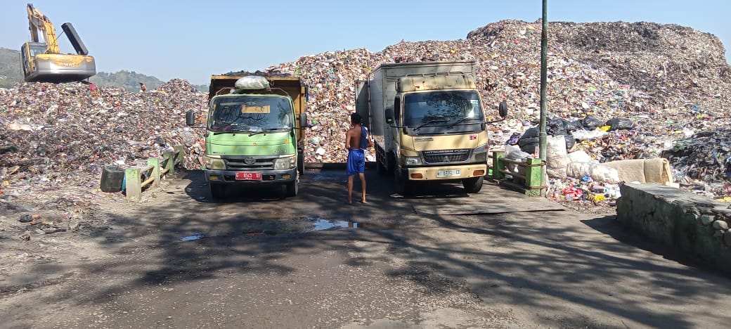 Sehari 450 Ton Sampah Masuk TPAS  Penujah Kabupaten Tegal