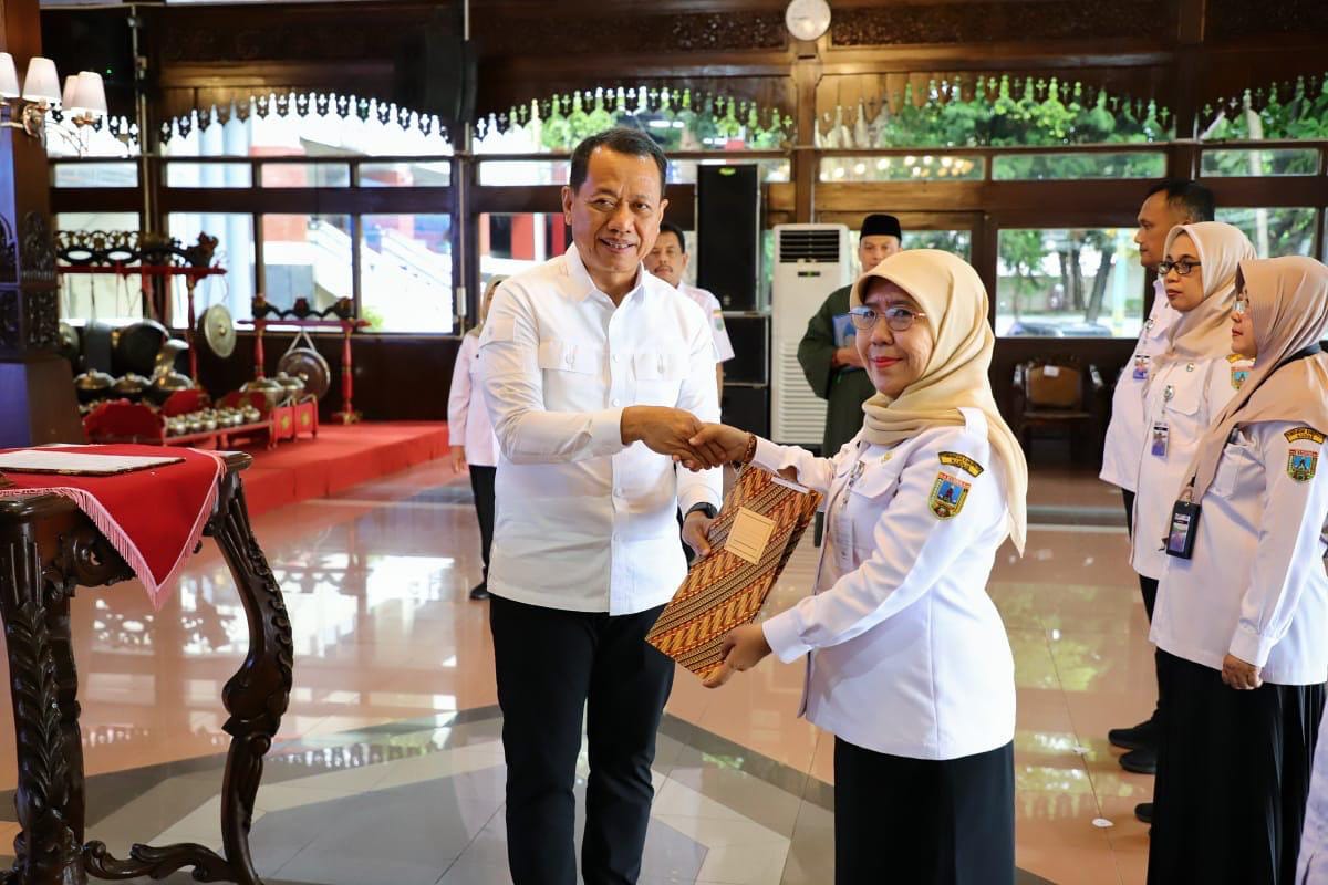 Diserahi Mandat Kepala Bapperinda Kudus, Ini Pesan Menohok Bupati Samani ke Sulstyowati