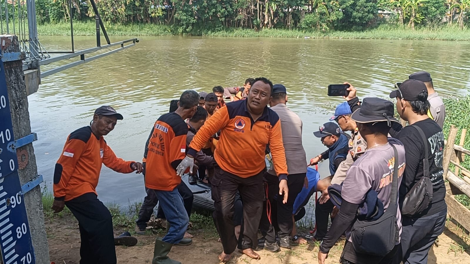Dua Hari Hilang di Kali Banger, Abdurrahman Ditemukan Mengapung di Pinggir Sungai Banger Pekalongan