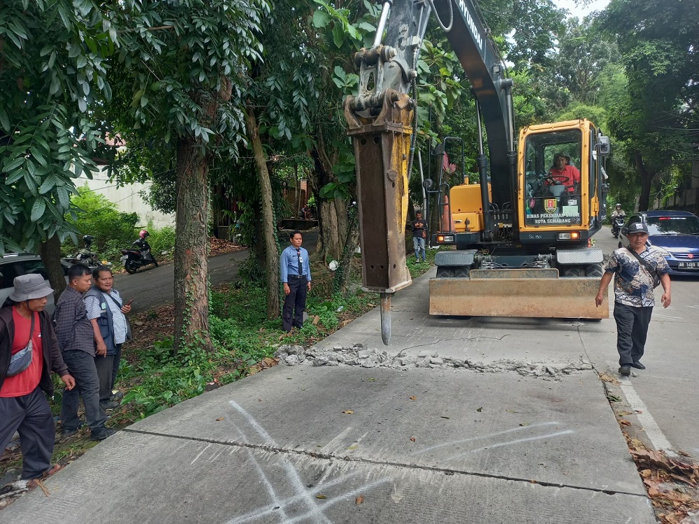 Perbaikan Jalan Patah di Sukorejo Semarang Dimulai, Akses ke Unnes Ditarget Rampung Pekan Ini