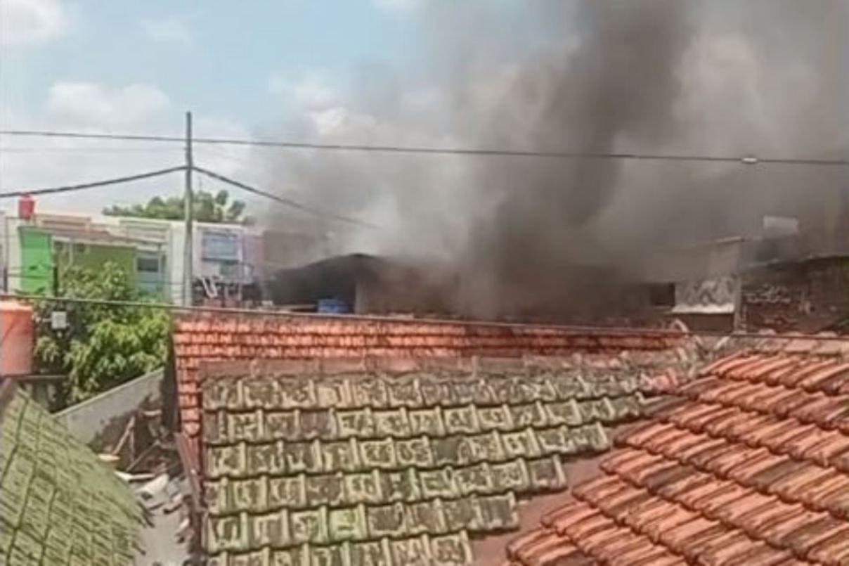 Api Melahap Kamar Kos di Semarang Selatan, 6 Laptop hingga BPKB Ikut Hangus