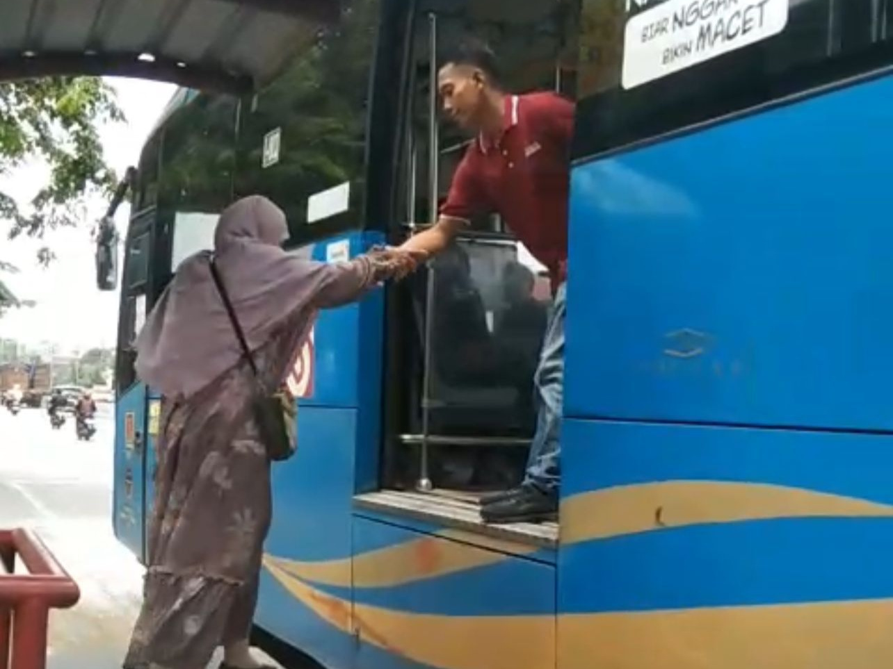 Betonisasi Jalan Majapahit Bikin Tiga Halte Trans Semarang Tak Sejajar Bus, Ini Solusi BLU