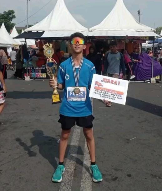 Siswa SMP Negeri 2 Kota Tegal Sabet  Juara 1 Tegal Edu Run 2025 Tingkat  Pelajar 