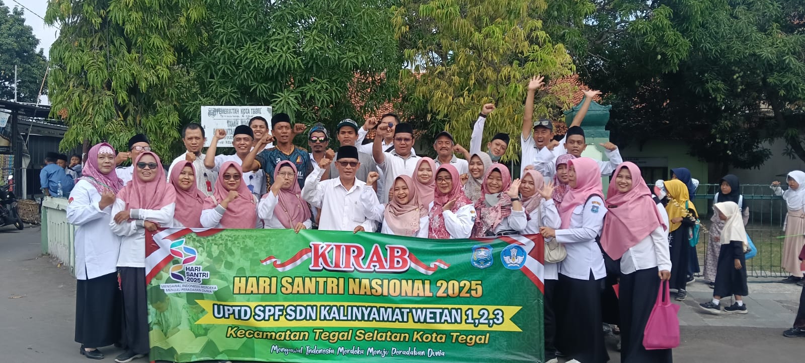 ‎3 SD di Kota Tegal Gelar Kirab Hari Santri Nasional