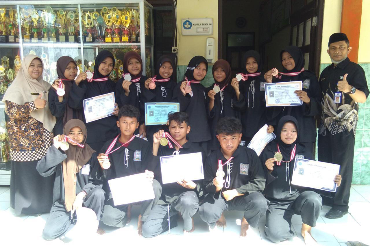Keren, 13 Pesilat SMP Negeri 2 Jatibarang Borong Medali 